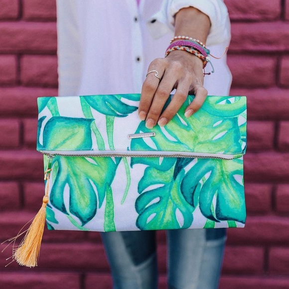 🌺NWT Pura Vida Large Palm Clutch🌺 - Picture 2 of 11
